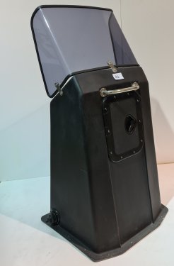Deluxe pedestal console